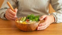 満足感を味わいながら食欲を抑える…“ストレスフリーなダイエット”を助ける「心強い一品」の正体【医師が解説】
