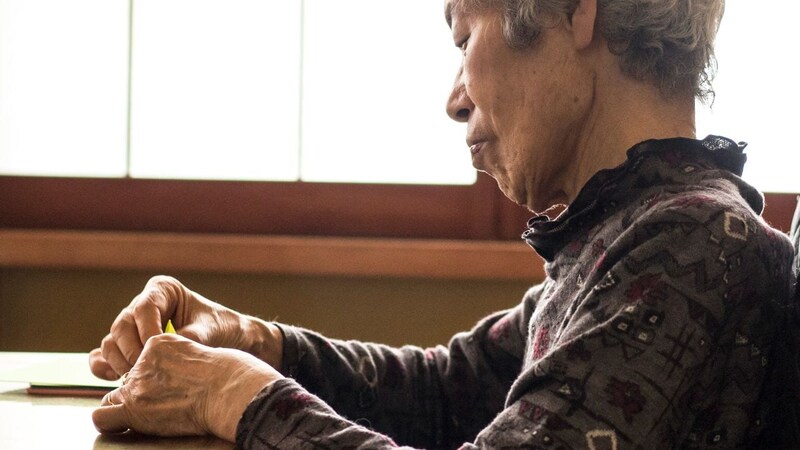 「母さんの面倒はみられない」大企業勤めの長男は実家を捨てた…独居10年、年金月10万円の69歳母が最期まで肌身離さず持っていた〈ヘルパーへの手紙〉【FPが解説】