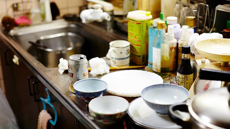 55歳の父に、サポートが必要なのですか?…母の死後、実家を飛び出した〈20代ひとりっ子〉が愕然とした、親族からの「強烈な一言」