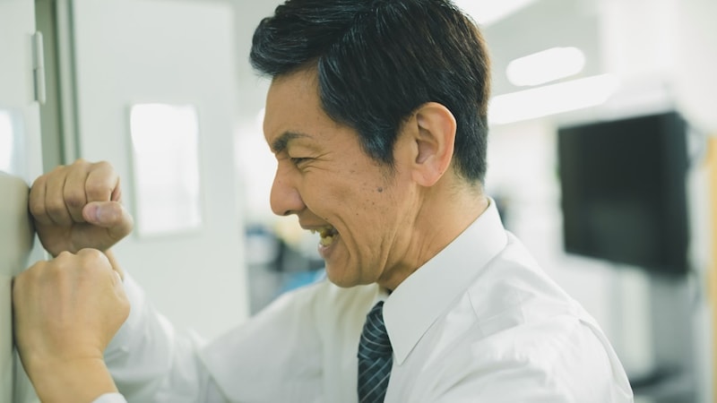 通帳残高50万円ですよ!?…年収600万円の55歳サラリーマン、79歳父の急逝で35年ぶりに帰省→税理士から告げられた「まさかの相続税額」に悲鳴【税理士の助言】