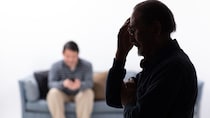 頼むから出て行ってくれ…年収420万円・年金暮らし目前の63歳父が葛藤。貯金1,000万円・37歳会社員息子の「このままずっと実家暮らし」を拒絶するワケ