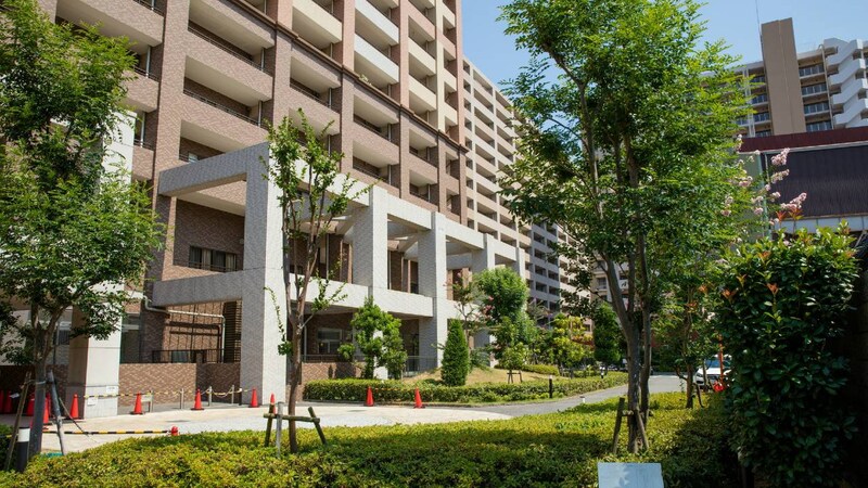 こんなの誰が買うんだよ...世帯年収1,200万円の37歳・共働き夫婦が絶望。夫が“スマホを放り投げた"「23区・中古マンション」の実態【CFPの助言】