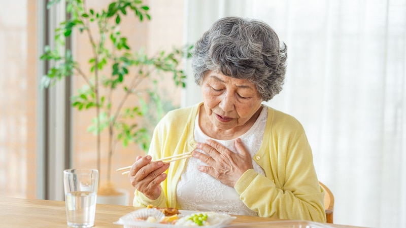 まずい…82歳母が入居する月額25万円の老人ホーム、自慢の食事がコストカット。施設長も料理長も消えた、買収劇の「残酷な現実」