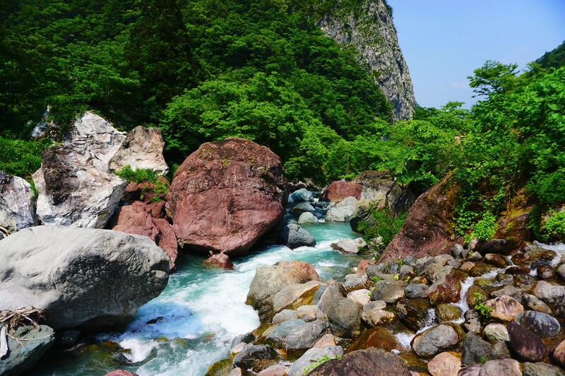 （小滝川ヒスイ峡（新潟県糸魚川市）／PIXTA）