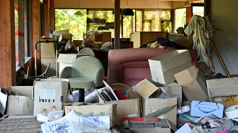 久々の帰省→めちゃくちゃな実家に唖然…。“ゴミ屋敷化”は親の健康悪化・近隣トラブルを引き起こす「セルフネグレクト」の危険信号