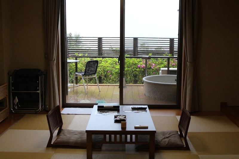 （亀の井ホテル伊豆高原　客室からの眺望（静岡県）／PIXTA）