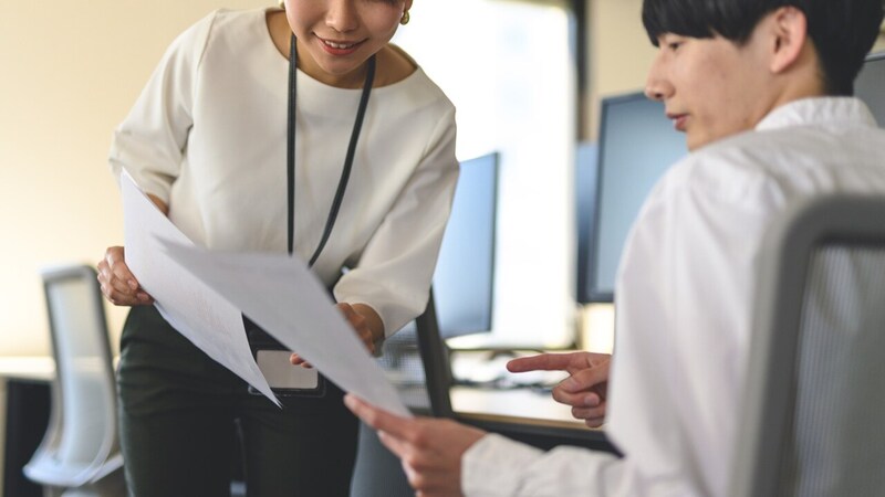 上司が大好きな言葉「心理的安全性」、部下は意味を知らずに連呼…出世レースを静かに左右する“ちりつもなゴマすり”、社内政治の実態