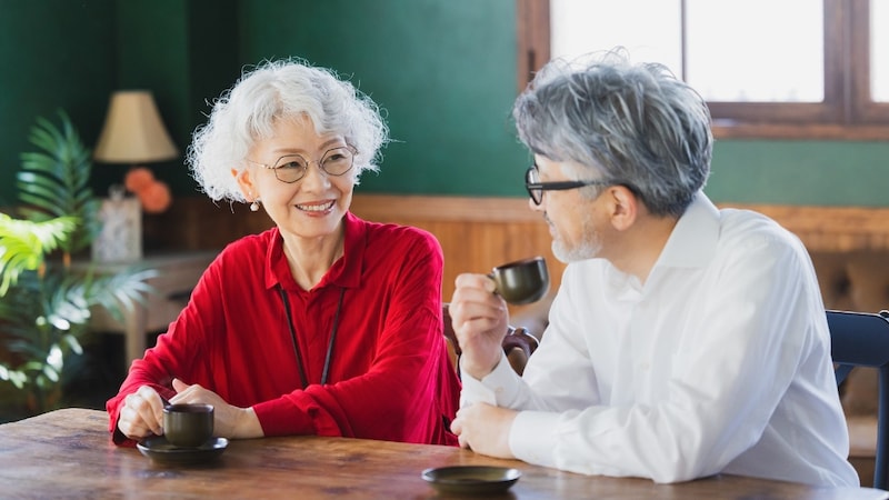 銀座のフレンチで唖然…“テーブルで自分の支払い分を計算”はなぜカッコ悪い？老後の人間関係を円滑にする鉄則は「スマートな割り勘」