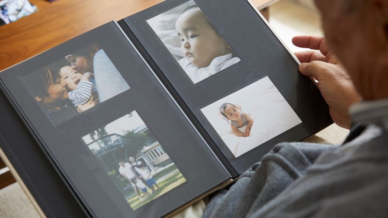 「おばあちゃんらしいことの一つや二つくらいしてやりたい…」初孫が生まれた67歳女性、家族のために生きてきたのに老後はみじめ。年金支給日、通帳を見て溜息【FPが解説】