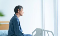 節約どころか大損だよ…いらない保険をばっさり解約、「年20万円浮いた」はずが裏目。〈年収500万円〉〈貯金650万円〉55歳会社員が病室で落胆したワケ【FPの助言】