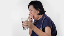 飲むときに、むせる…50代の2人に1人、発症4年後に死亡するリスクは2.1倍。疑うべき「恐ろしい病気の名前」【歯科医師が警鐘】