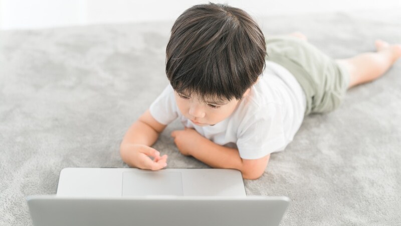 「子どもに“精神と時の部屋”を与える」ドバイ移住の元経営者が日本の“学歴レース”を捨て、海外で実践する「教育メソッド」