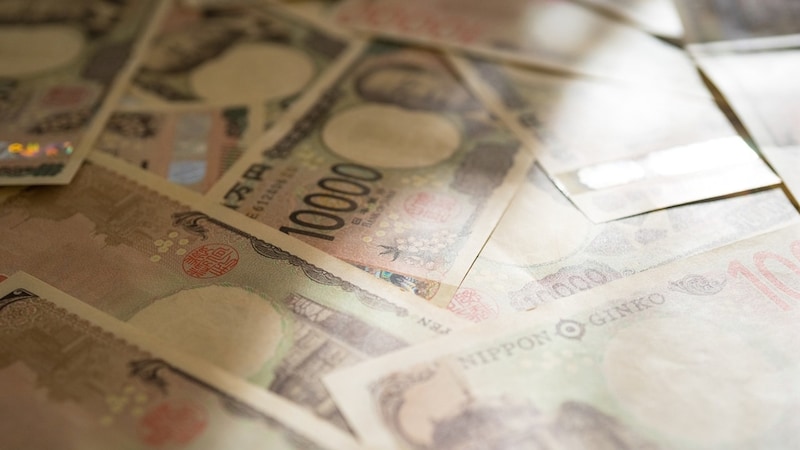 1ドル=160円目前…片山財務相「為替介入」示唆と解散総選挙リスクでドル/円相場は“波乱”必至【今週の予想レンジ〈155~160円〉の根拠】