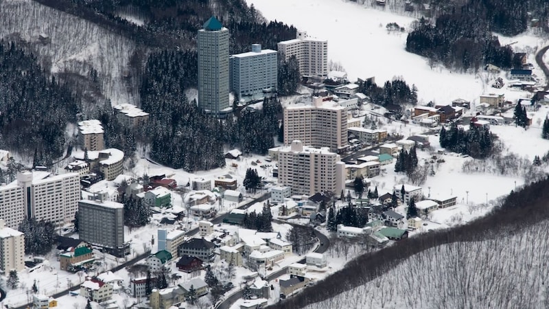 バブル絶頂期に“苗場の1LDK”を買った〈年収1,200万円〉エリートの後悔。35年後「1円でも買い手はつきません」夢の別荘は“負動産”と化して詰みかけの年金生活