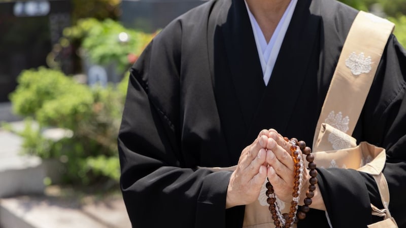 親族もいる・代々の墓もあるのに…誰にも知られぬまま共同墓地に埋葬。“備えていない”ことで起こり得る「まさかの最期」【司法書士が解説】