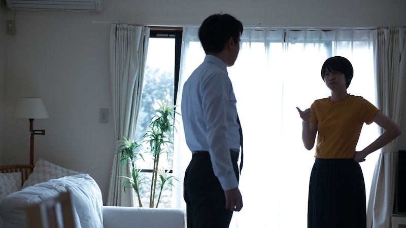 妻のこだわり「注文住宅」を却下し、築30年の中古住宅を購入…“安さ”で家を選んだ夫が、永遠聞かされる「妻の恨み節」【FPが解説】