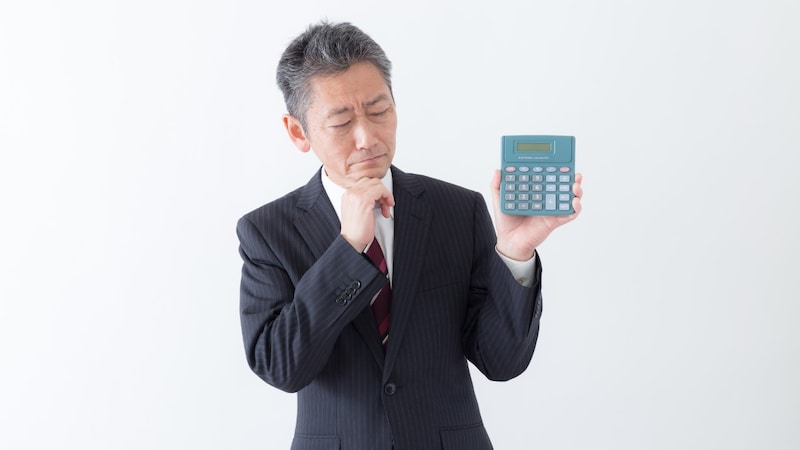 「減るとは聞いていたけど、ここまでとは…」定年後の給料“半分以下”が約6割。60歳からの収入激減をカバーする「雇用保険」の活用術【FPが解説】