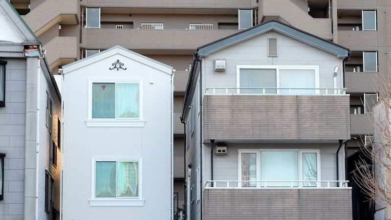 不安でたまりません…世帯年収650万円の30代夫婦、「埼玉の果て駅」に14坪・狭小住宅をフルローンでぎりぎり購入も、買ってから判明した「予想外の恐怖」に絶体絶命