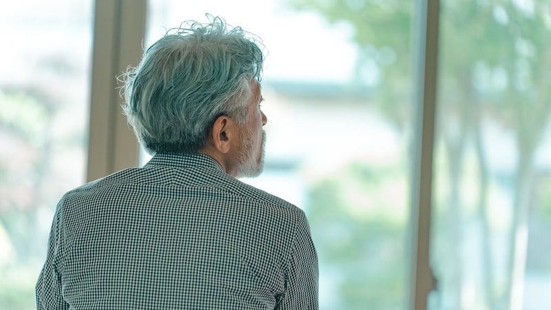 キャッシュで買った「郊外の庭付き戸建て」へ転居した年金月20万円・退職金2,100万円の70代夫婦…真冬、帰省した息子がリビングで目にした「直視できない惨状」