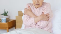 「助けて…」夜中0時に届いた“息も絶え絶え”の着信。86歳母の家に駆けつけた娘が見た〈信じられない光景〉