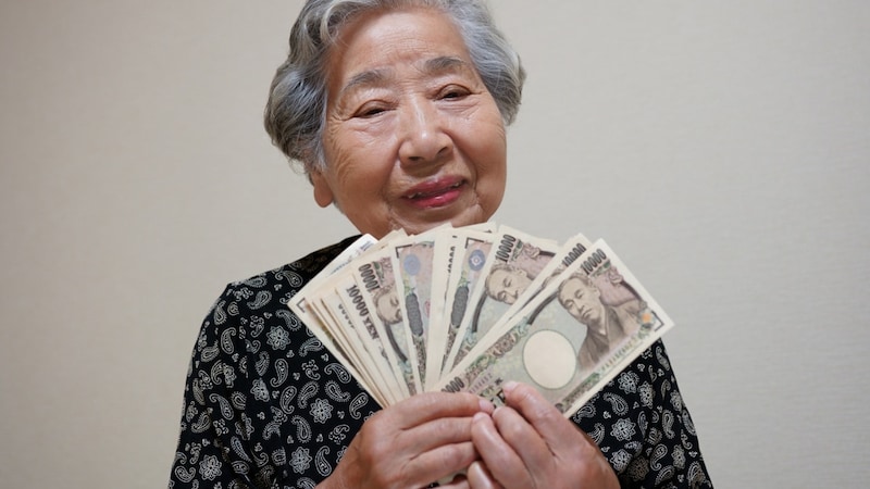 好きなことをやらない生活は耐えられない…「年金60万円」「資産6053万円」「家業の年収360万円」の節約できない70代おひとりさま。6年で1953万円溶かし、すがった“都合のいい”お金の増やし方
