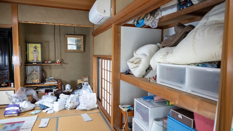 終わった…父が死去した3か月後にドイツから帰国した54歳息子。荒れ放題の実家で見つけた「一通のお知らせ」が招いた悪夢