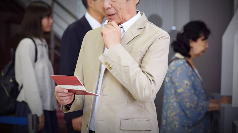 42万円振り込まれるはずでは…待ちに待った年金支給日の銀行ATM前、70歳男性が通帳を見て顔をしかめたワケ【CFPが「年金繰下げ受給」の盲点を指摘】