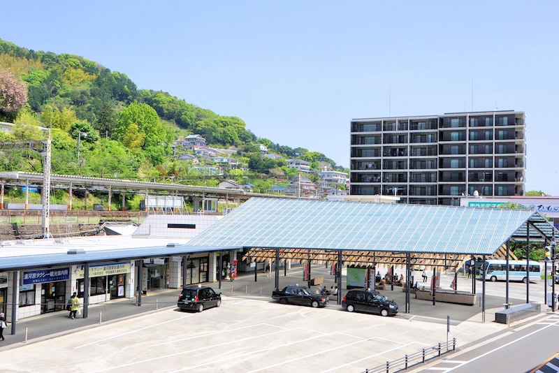 （JR湯河原駅前／PIXTA）