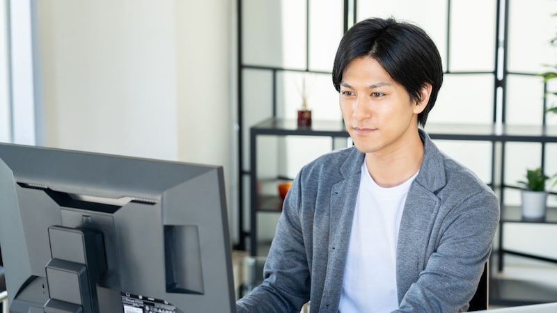 テレビもソファもないが「20万円のオフィスチェア」は即決…〈年収600万円〉36歳サラリーマンが〈資産5,000万円〉準富裕層に仲間入りできたワケ