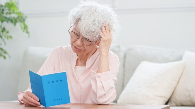 月の食費は20万円超え…〈貯蓄3,500万円〉60代夫婦の盲点。赤字家計に直面し、「老後破綻のリスク」を招いたワケ【FPが解説】