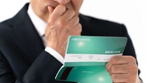 「は？なんでこんな少ないんだ？」〈貯金1,500万円〉65歳男性、老後生活スタートも“想定外の現実”に絶句。日本年金機構のハガキで発覚した〈まさかの受給額〉