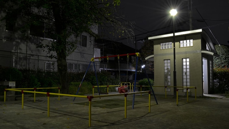 お金なくて、夜の公園のトイレで…手取り月14万円・46歳非正規雇用の兄、バレる。41歳弟が「血の繋がりすら嫌になる」と嘆く、一線を超えた兄のゼロ円生活