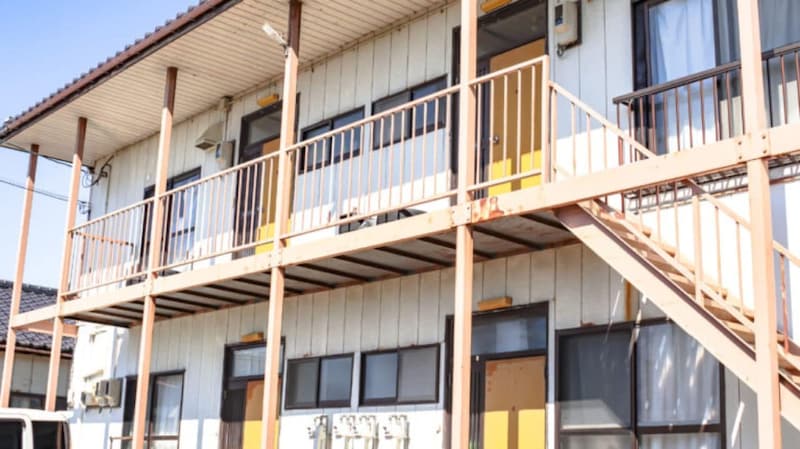 築30年の木造アパート…賃貸経営を続ける?売却する?判断のポイントを税理士が解説