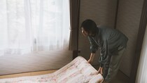 とんでもないことになった…実家を売り払い、年金月15万円・元職人の父を老人ホームへ入れるも、わずか数ヵ月で「まさかの事態」。48歳息子夫婦が寝室を失い“居間に布団を敷いて眠る日々”を過ごすワケ【CFPの助言】