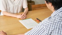 あけましておめでとう、離婚してください…年収1,500万円・定年直前の59歳エリートサラリーマン、元日の朝に呆然。54歳パート妻が「正月離婚」を切り出したワケ【CFPの助言】