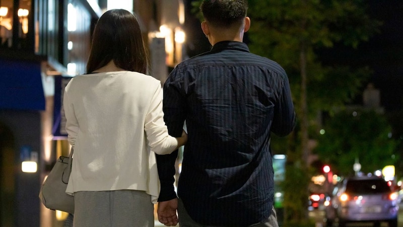 「借金がある男に娘はやらん!」奨学金が理由で結婚拒絶…年収440万円・28歳サラリーマン、挨拶帰りの「彼女の言葉」に思わず流した涙の〈まさかのワケ〉