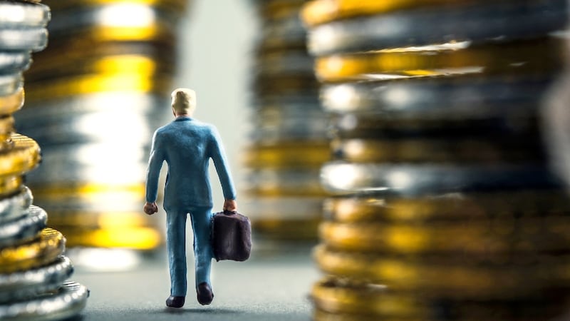 【資産5,000万円への道】「高級なお菓子も味わっています」〈手取り26万円〉30歳サラリーマンが、毎月5万円の“浪費”をしても「準富裕層」に到達できたワケ