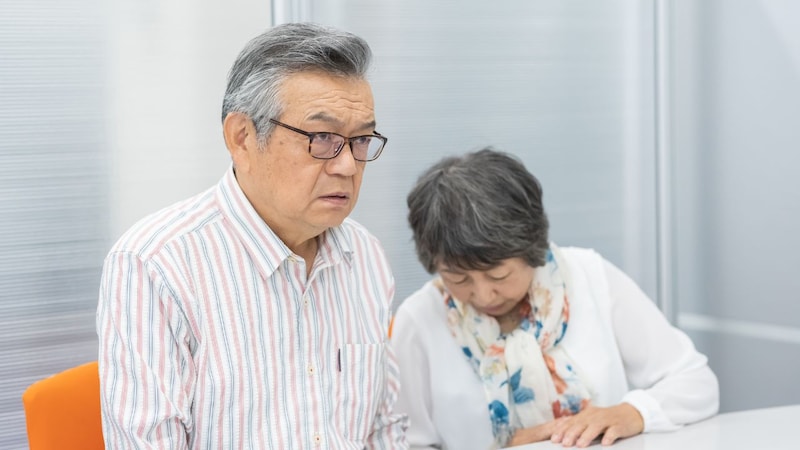 「ねんきん定期便」にも載ってない？嘘だろ…気づかぬうちに「約200万円」をもらい損ねていた75歳夫、年金事務所の窓口でしばし絶句【CFPが「年金の落とし穴」を解説】