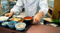 ちょっと厳しすぎませんか？… 5歳児の母「しかたなく頼んだ850円のうどん」和食店で直面した“子どもも1人1品”ルール