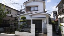 人間って怖いから…〈資産3億円〉富裕層なのに築40年木造住宅に住み続け、地味な服装に身を包む75歳男性。「貧しそうな老人」に擬態する切実事情【CFPが解説】