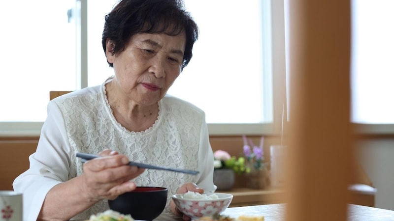 年金振込通知書を二度見しました…65歳専業主婦、〈年金月9万円〉に衝撃。無関心夫との離婚で手に入れた「自由」の現実【FPの助言】