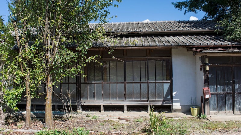 「ここから出してくれ」…我が子の説得で〈老人ホーム入居〉を決断→わずか1ヵ月の退去劇。78歳父、入居金500万円・設備の整った施設から〈築40年超・古びた我が家〉に舞い戻ったワケ【CFPが解説】