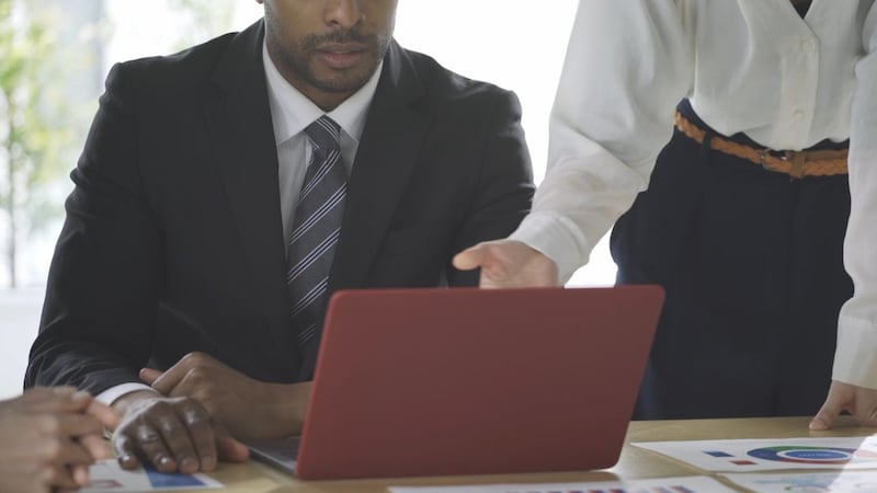 世界最大級のコンサル会社の職員が「30分」で完璧な資料を作れるワケ…元マッキンゼー・パリ職員が明かす、日本の職場がやっている「無駄な仕事」と世界最高峰の超・効率化術