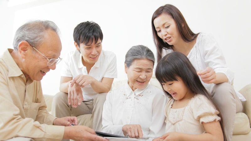 「お風呂もキッチンも一緒です」結婚から20年、義父母との〈完全同居〉を続ける52歳女性。「食費以外」全額負担でも〈家族円満〉でいられる納得のワケ