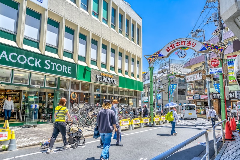 （世田谷区・経堂駅前／PIXTA）