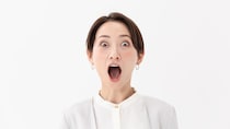 ▼なんだこれ？年金15万円・83歳母が逝去、遺品整理で訪れた実家に「まさかの隠し扉」、そっと開けた子どもたちが目撃した「仰天の事実」