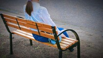 教師になんてならなきゃよかった…「平均月収42万円」の小学校教師になった28歳女性の後悔。赴任3日目に目撃した「まさかの光景」