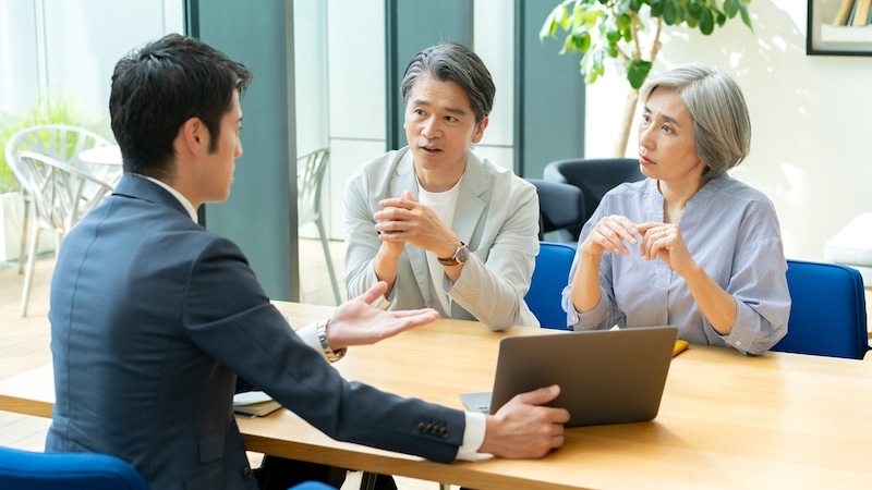 バブル崩壊で転落した「年収1,600万円」元エリート。58歳で「住宅ローン返済延長」を決断して退職金を温存…〈まさかの大逆転〉へ【FPが解説】