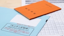 厚生年金には加入していたはずだが…59歳サラリーマンが抱いた“青色の封筒”への違和感。日本年金機構に問い合わせて判明したまさかの事実【社労士CFPが「ねんきん定期便の確認ポイント」を解説】