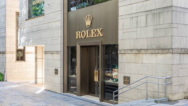 これ、経費で…「商談の成功率を上げるため」300万円のロレックスを購入した社長の末路【税理士が「経費計上できる高額商品」を紹介】